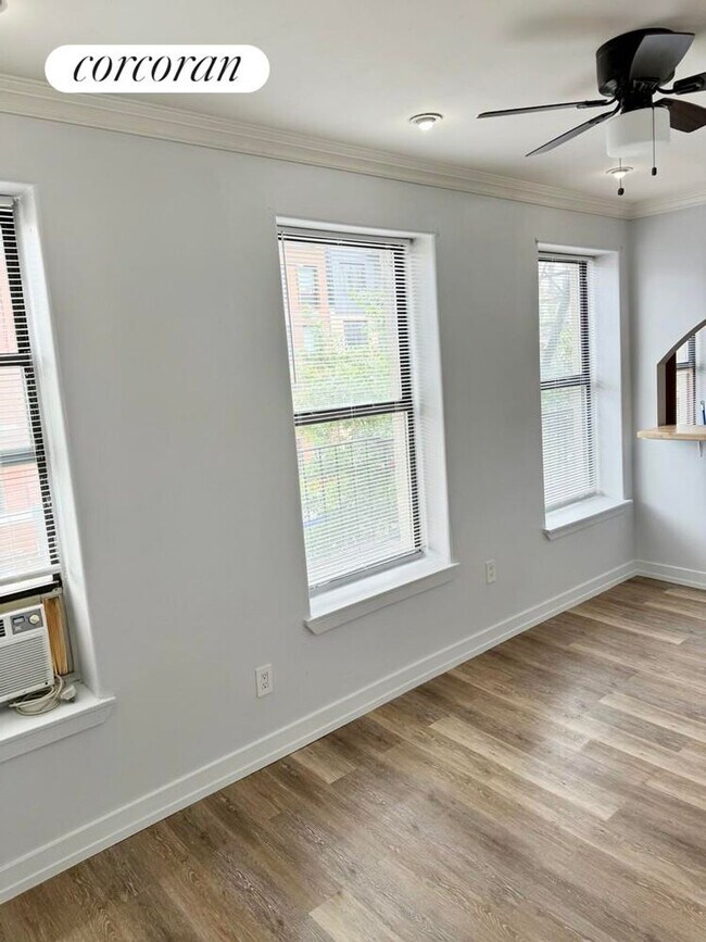 Foto del edificio - 448 E 13th St
