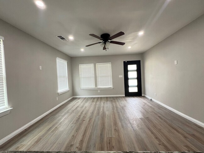 Foto del edificio - 5519 Arlington Park Dr