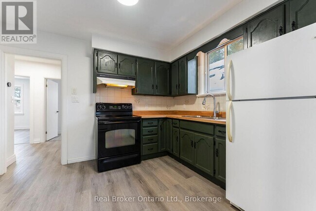 Building Photo - 326 E 19th St