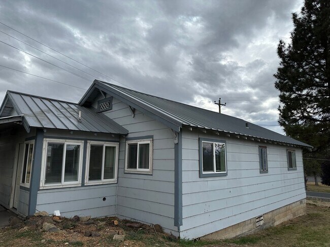Foto del edificio - 2bdrm, 1 bath house with shed near Jeld We...