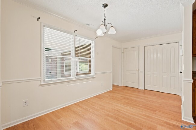 Building Photo - 135 Castleton Dr