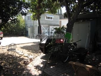 Primary Photo - 1232 N Gower St