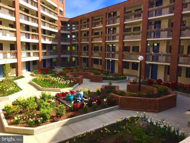 Foto del edificio - 1951 Sagewood Ln