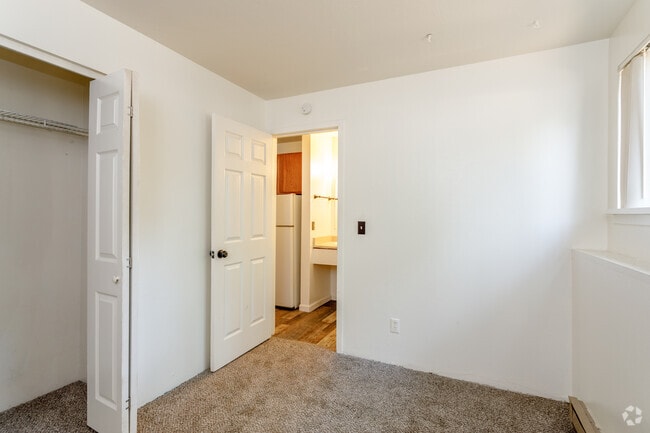 1BR, 1BA - 450SF (Ground Floor) - Spruce Street Apartments