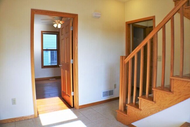 Building Photo - $3,200 | 5 Bedroom, 2.5 Bathroom House | N...