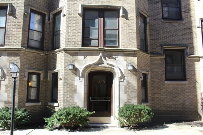 Building Photo - 1230 W Jarvis Ave
