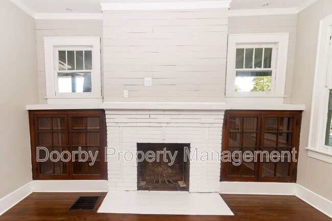 Building Photo - 2300 Elmendorf St