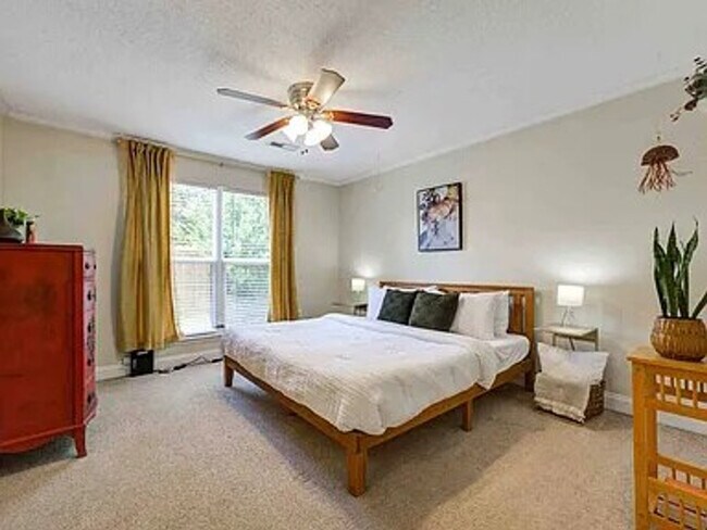 Foto del edificio - 905 Burnley Rd