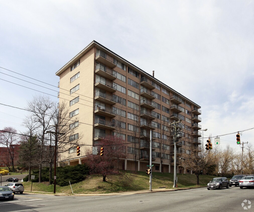 Building Photo - Boling Brook Towers