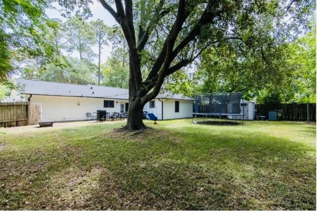 Building Photo - 7151 Edgemoor Dr