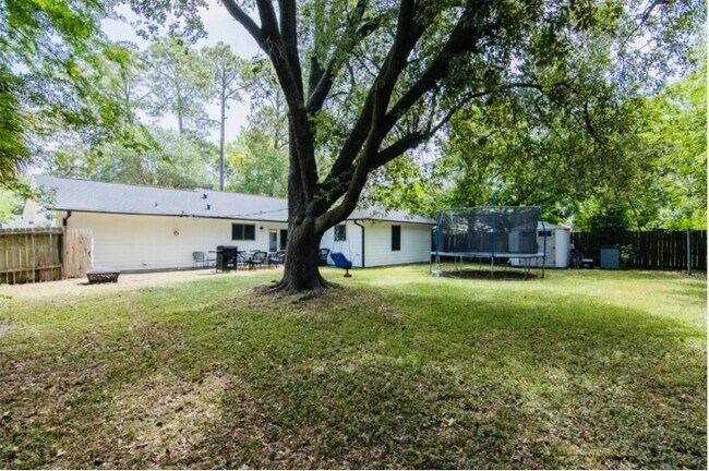 Foto del edificio - 7151 Edgemoor Dr