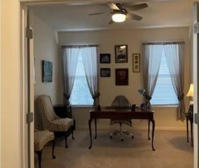 Foto del edificio - 10429 MacFarlane Pl