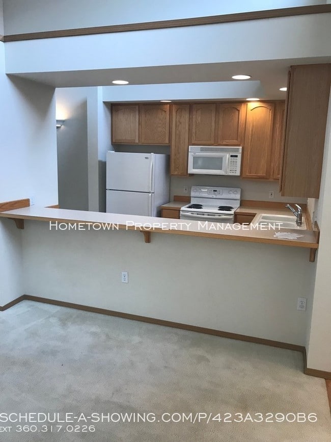 Building Photo - Westside Townhome in Grasslake Village