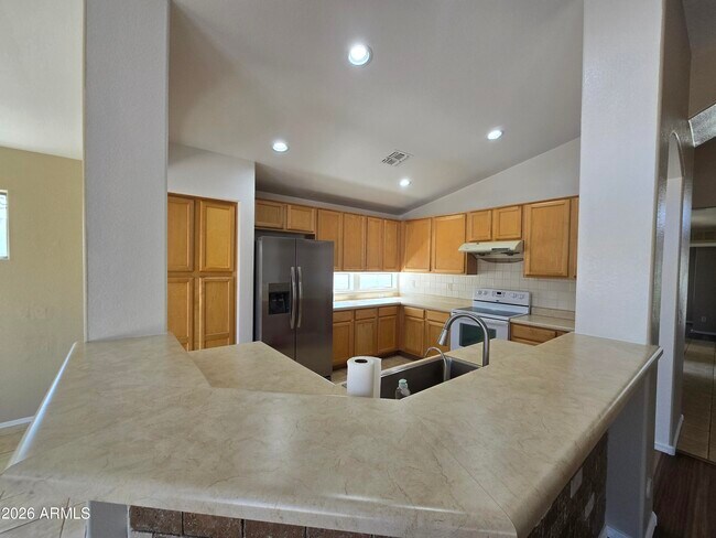 Building Photo - 1074 E Cathy Dr