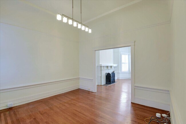Building Photo - 2046 Baker St