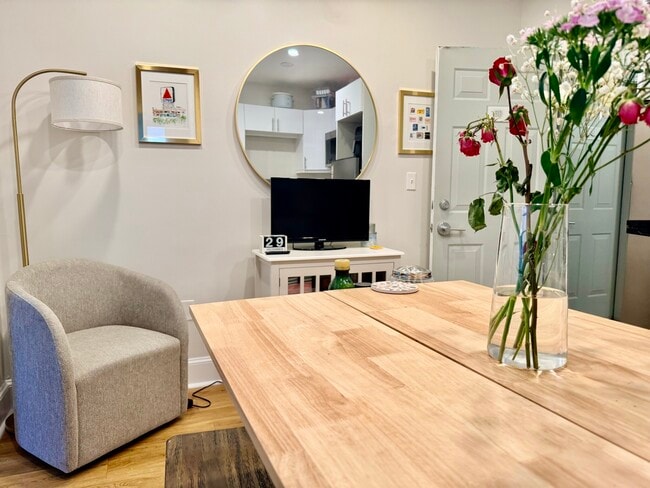 Foto del edificio - 829-833 Beacon Unit 5D