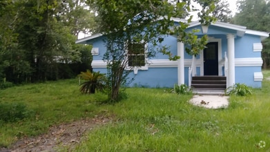 Building Photo - 10635 Mc Laurin Rd E