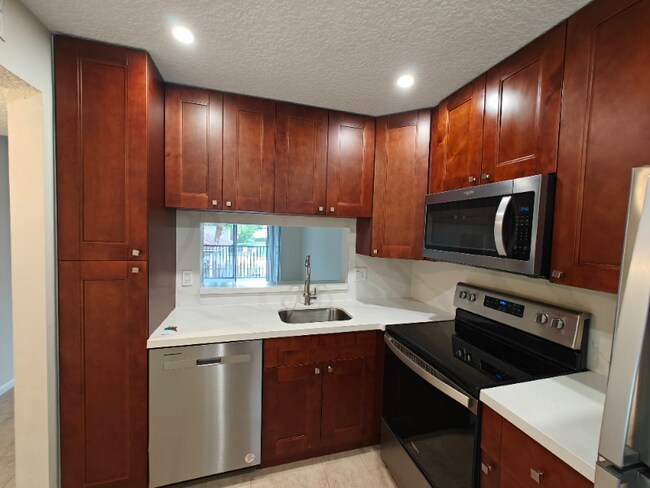 Foto del edificio - 8770 Royal Palm Blvd