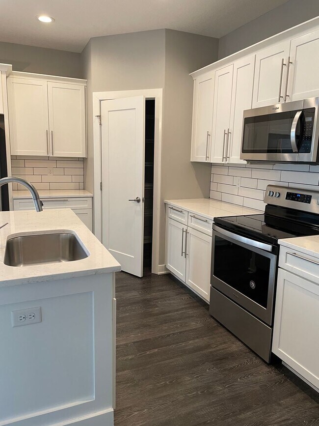 Foto del edificio - Beautiful newer home in West Des Moines - Waukee School Dist!