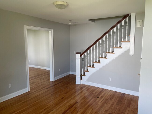 Building Photo - 56 Naubuc Ave