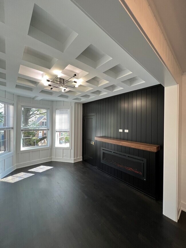 Building Photo - 2976 N Ridgeway Ave