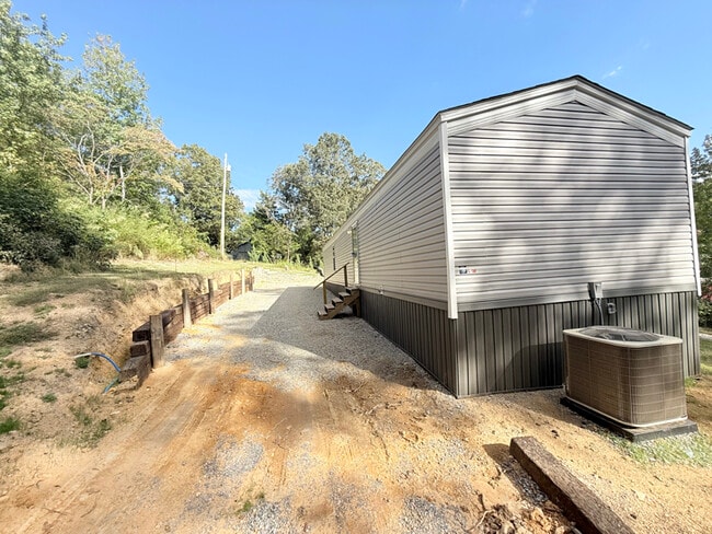 Building Photo - 350 Scenic Cir