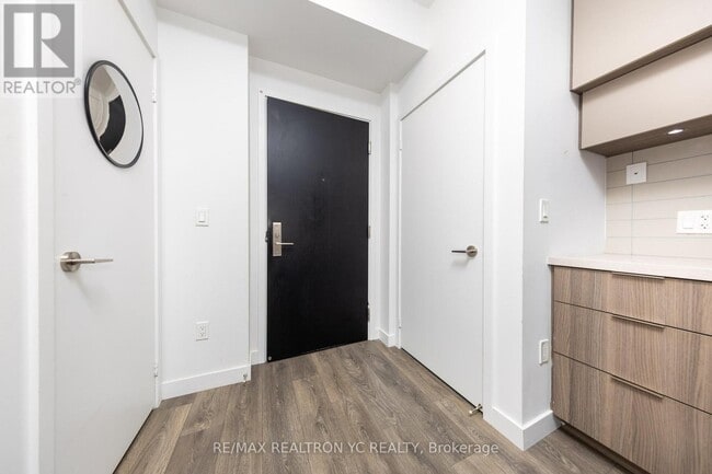 Photo du bâtiment - 1704-1708 EGLINTON Ave