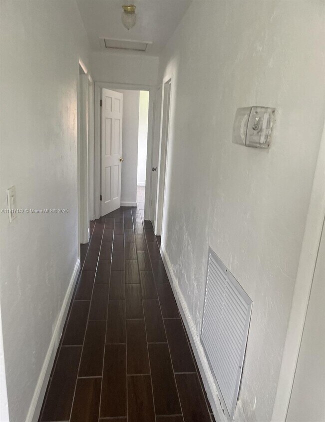 Foto del edificio - 10850 SW 221st St Rd