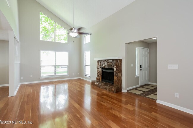 Building Photo - 11360 Fort Caroline Lakes Dr S