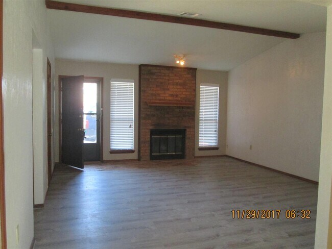 Building Photo - 907 NE Tortoise Dr