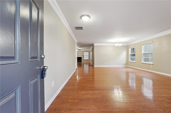 Building Photo - 3050 Centerglen Ln