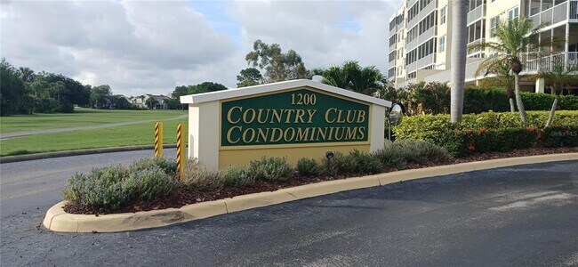 Foto del edificio - 1200 Country Club Dr