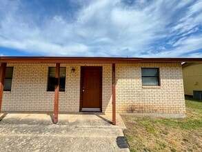 Building Photo - 1107 White Ave