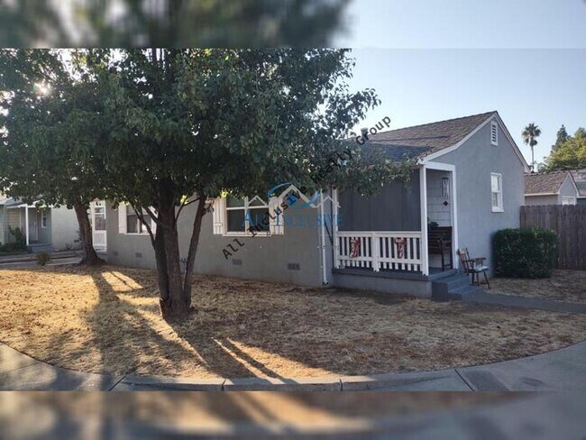 Foto del edificio - Cute Duplex off of Stockton Blvd