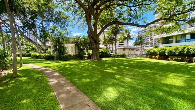 Foto del edificio - 2BR/2BA with 1 covered parking stall in a ...