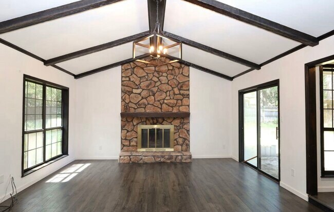 Foto del edificio - 2208 Northwood Cir