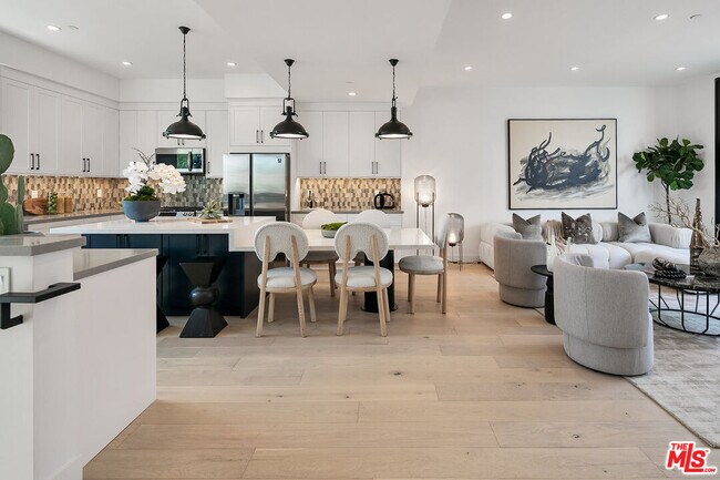 Foto del edificio - 5163 W Mid City Ct