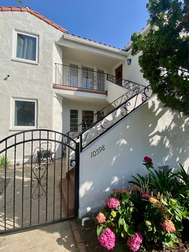 Foto del edificio - 10598 Ayres Ave