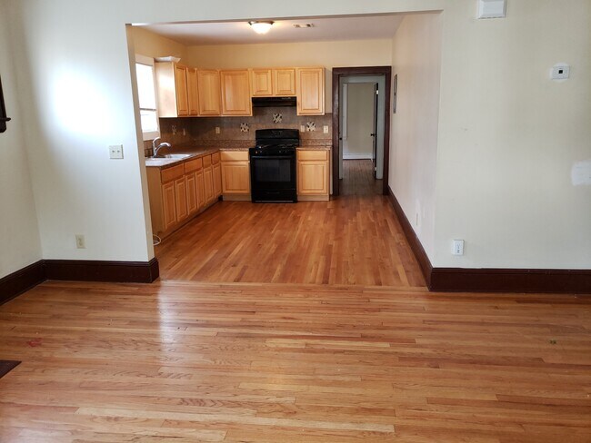 Living Room/Kitchen - 23 Berkeley St