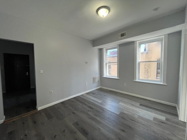 Building Photo - 123 Wade St