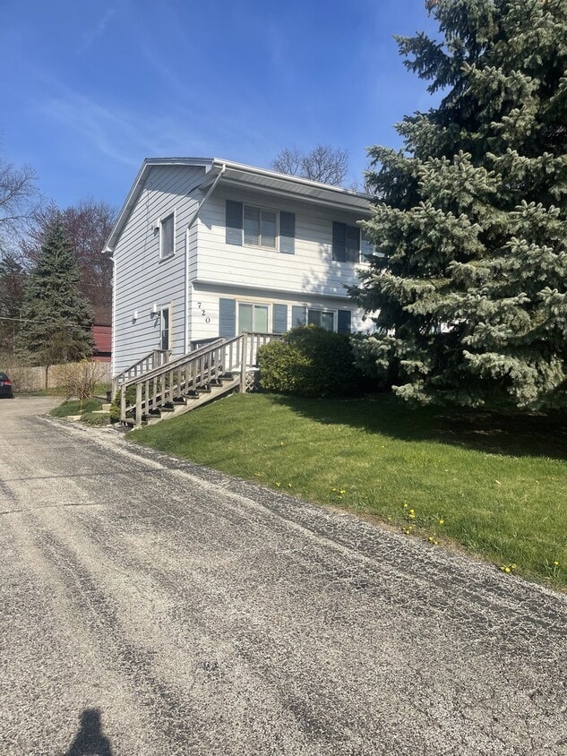 720 Barron Blvd Unit A, Grayslake, IL 60030 Condo for Rent in