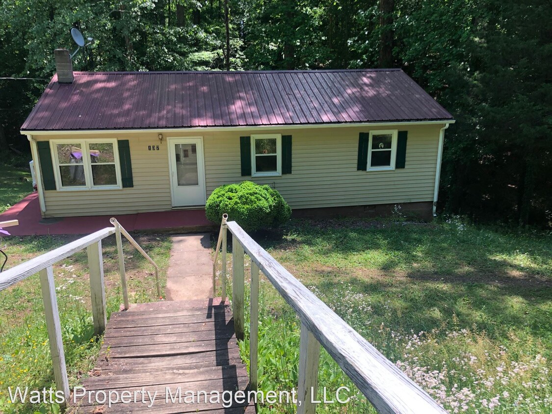 Foto principal - 3 br, 1 bath House - 137 Central Street