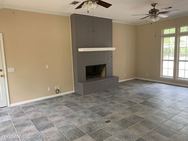 Foto del edificio - 3 br, 2 bath House - 401 Farrell Rd