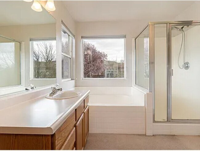 Building Photo - Perfect home seeking amazing tenant