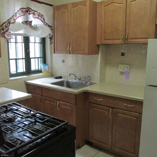 Building Photo - 2 br, 1 bath  - 1718 Purdy St