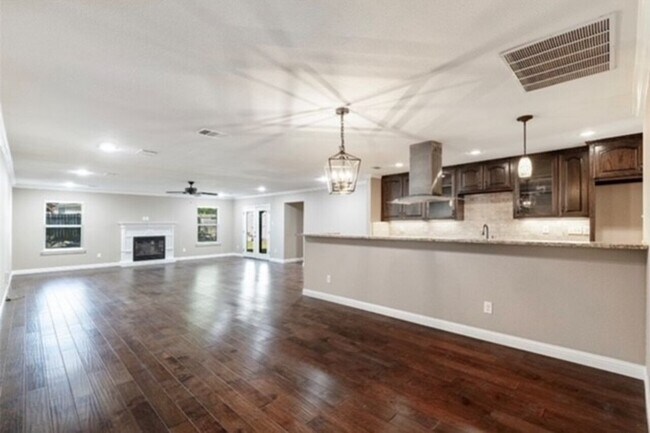 Foto del edificio - 4454 RIDGEVALE RD