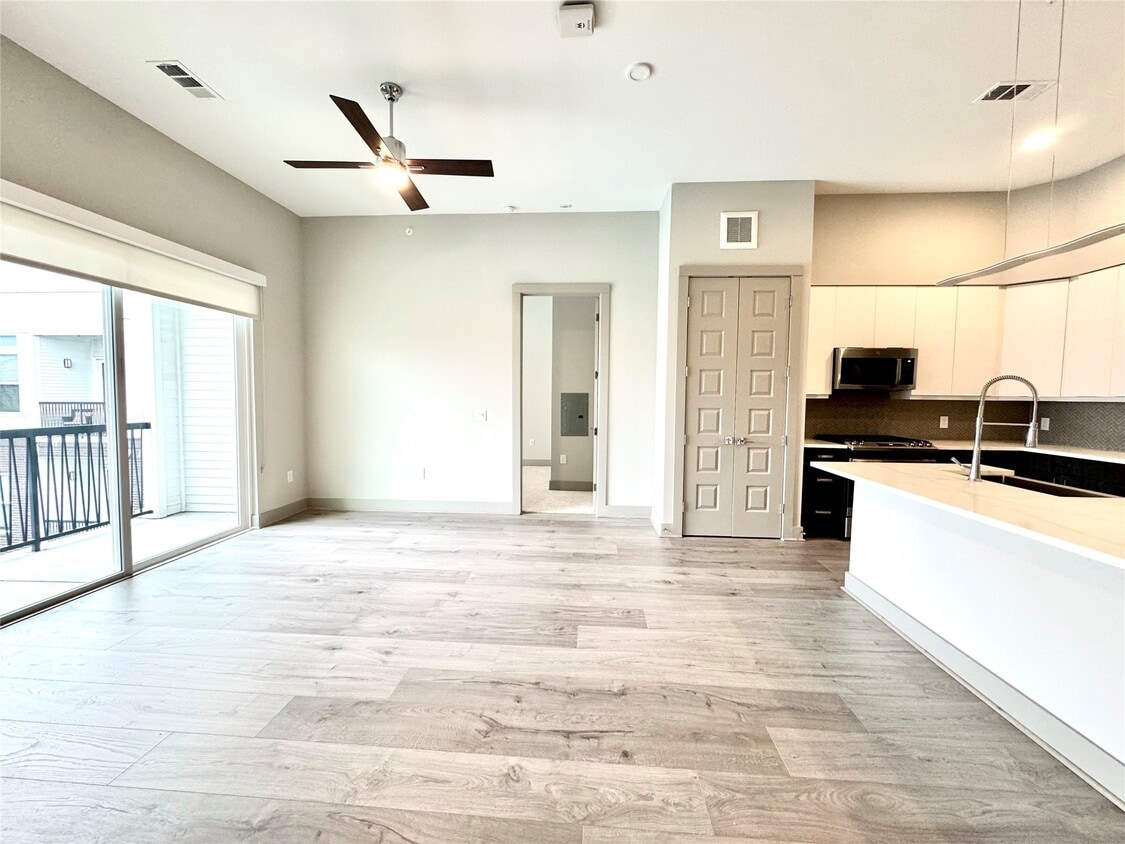 Foto principal - 401 W 25th St