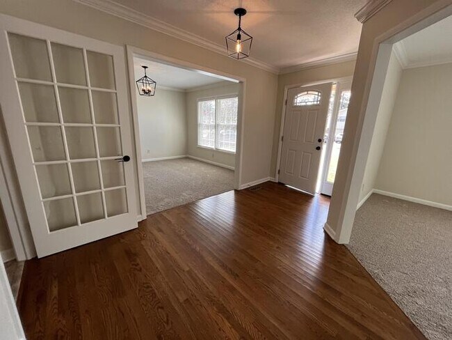 Foto del edificio - 909 San Ramon Ave SE