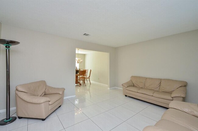 Foto del edificio - 16911 Elmwood Glen Ct