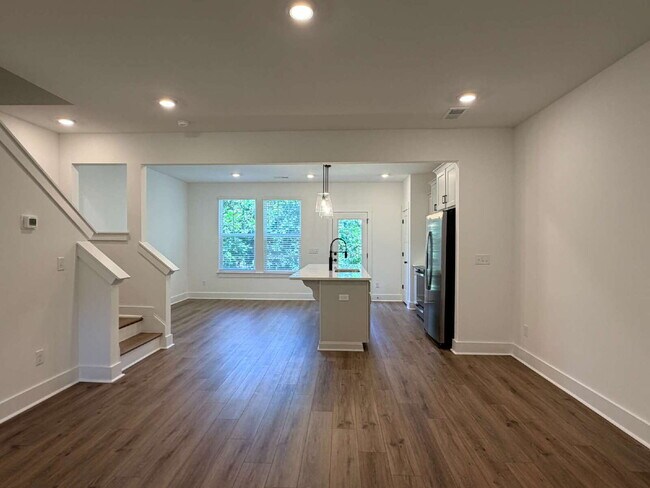 Foto del edificio - Brand-New 3BR Townhome with Garage in Clayton Crossing